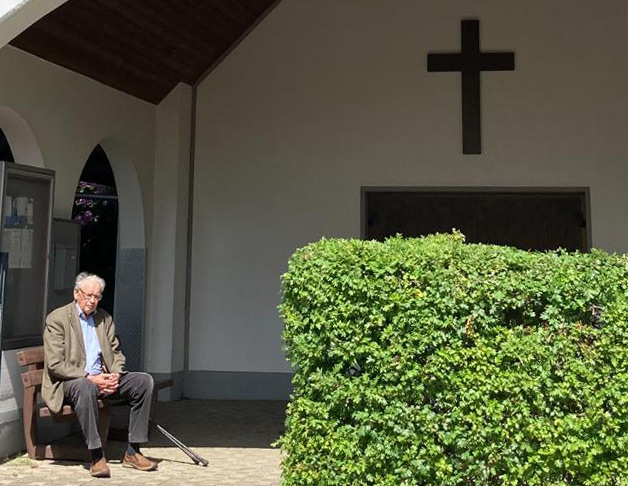 Bank auf dem Friedhof Bittermark und Ingo Klammer